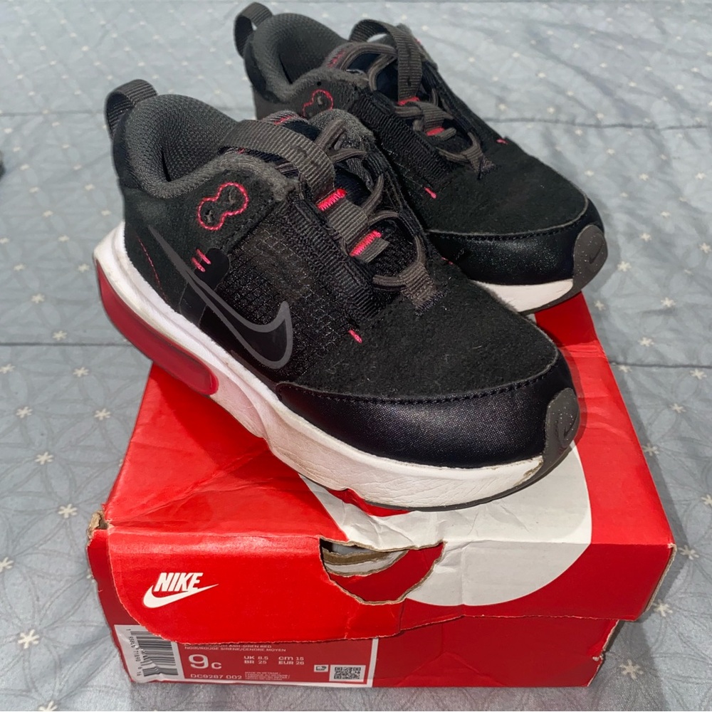 Nike Kids Black and Red Sneakers
